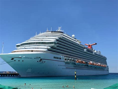 Cruise critic rating of Carnival Magic cruise ship